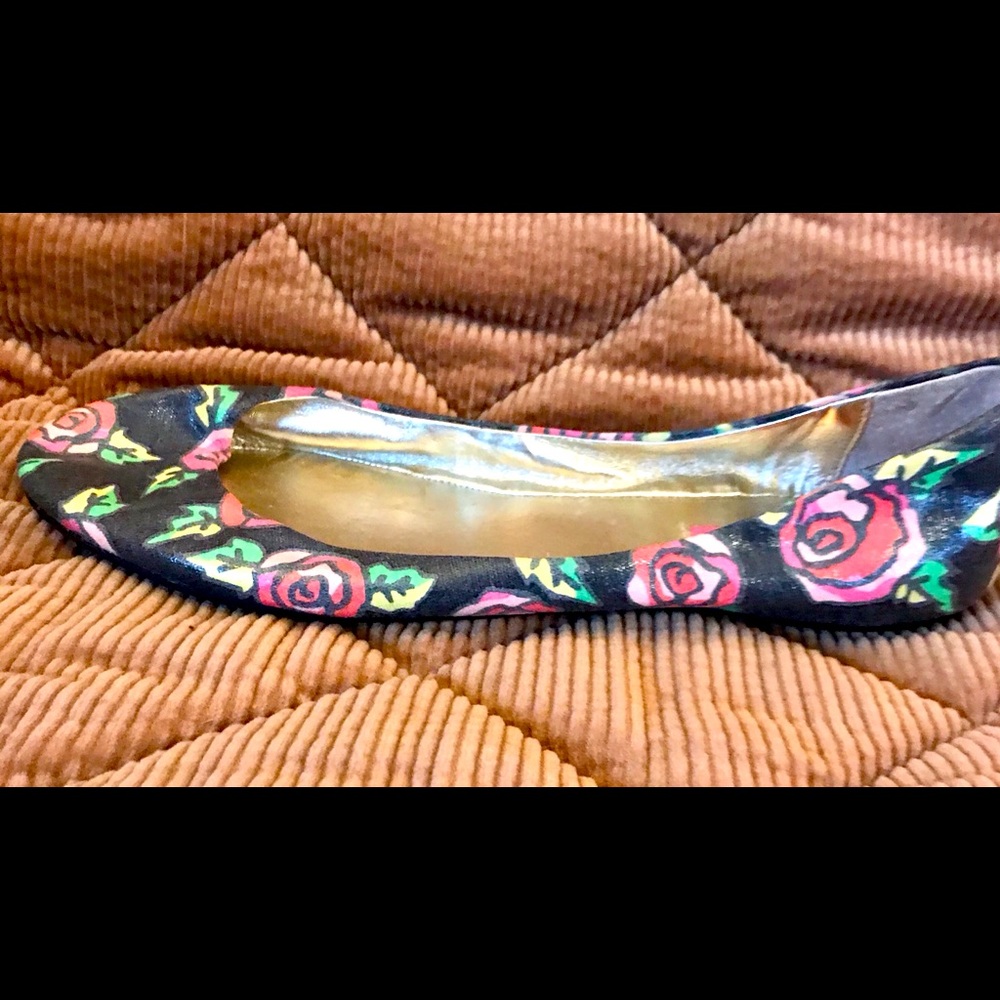BETSEY JOHNSON FLATS - SIZE 9 but would fit 8.5